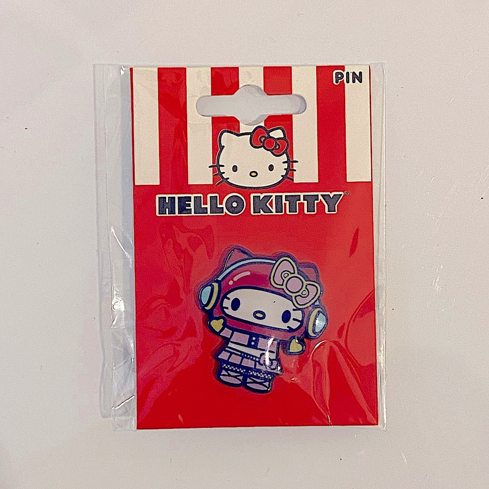 Hello Kitty - Keychain & Pin Set - Picture 3 of 4